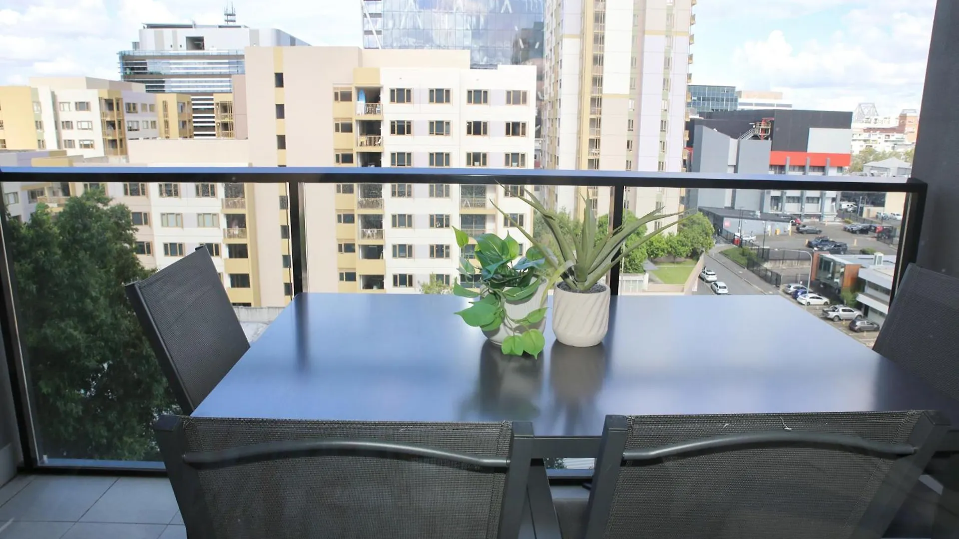 Modern 2Br At A Prime Location With Balcony Apartment Brisbane