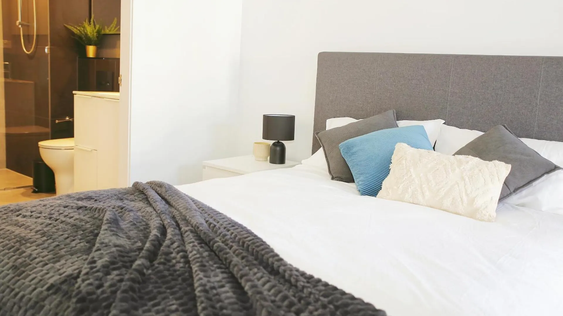 Modern 2Br At A Prime Location With Balcony Apartment Brisbane
