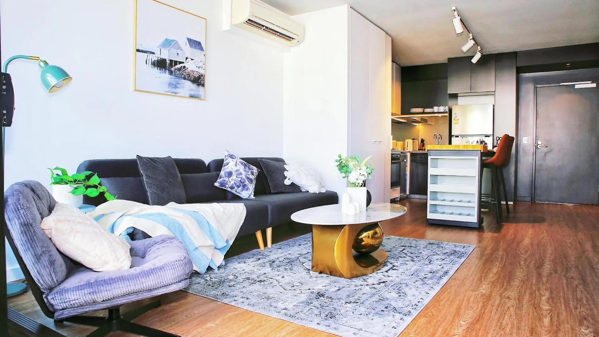 Апартаменты Modern 2Br At A Prime Location With Balcony Брисбен