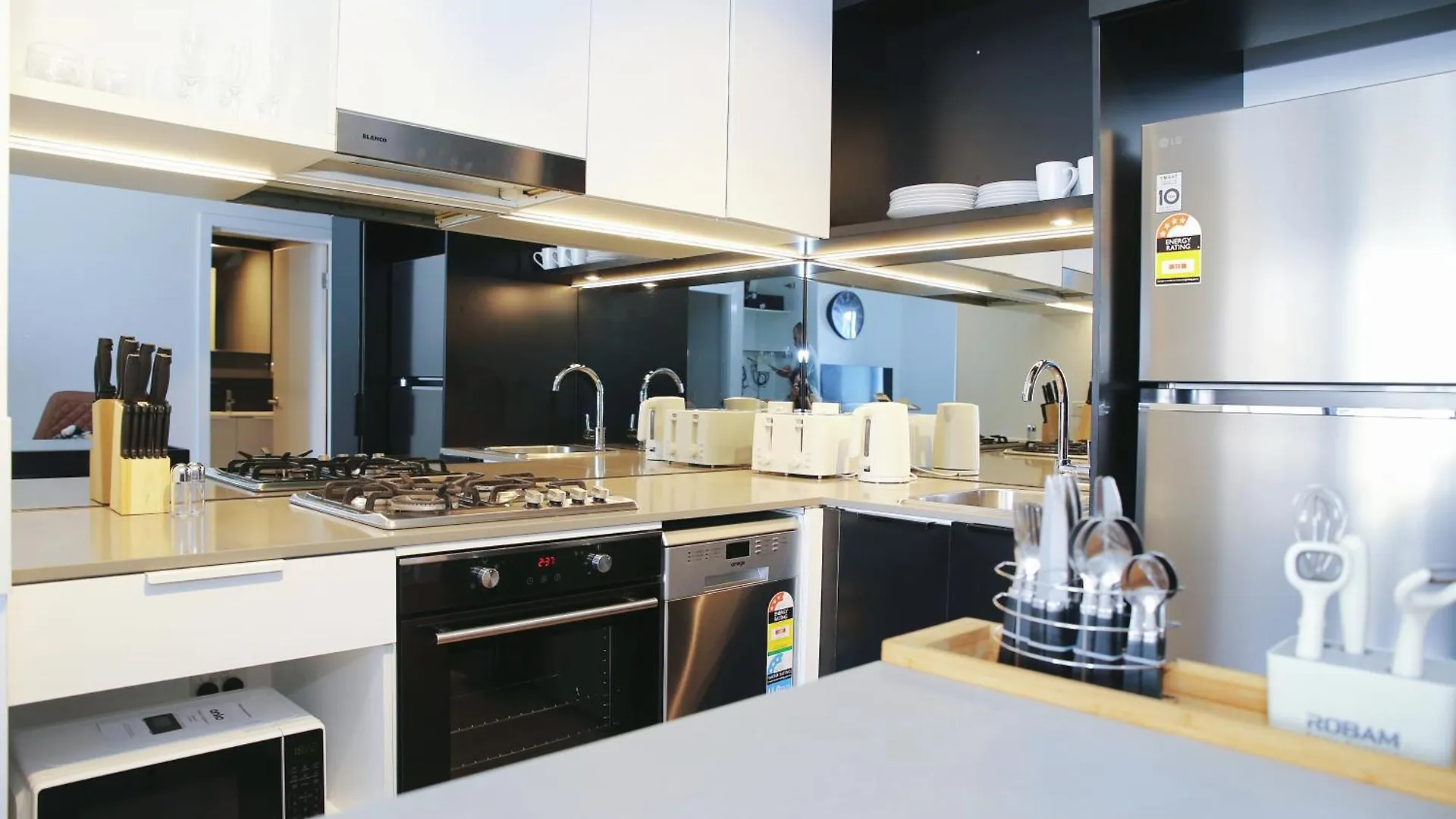 Апартаменты Modern 2Br At A Prime Location With Balcony Брисбен